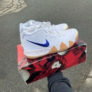 Nike kyrie “uncle drew” size 8